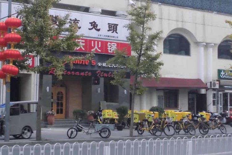 Restaurants and Shops at Chaoyang Park’s West Gate Set to Close In the Coming Weeks