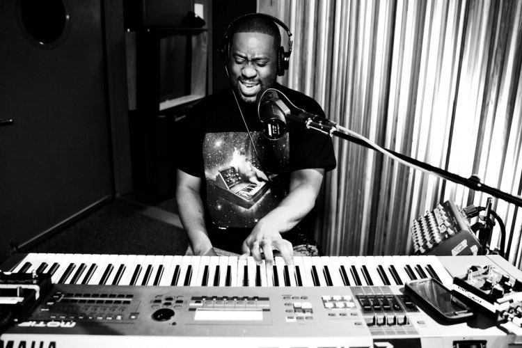 R Grammy Winning, Hip-Hop Inspired Pianist Robert Glasper to play Blue Note, June 1 