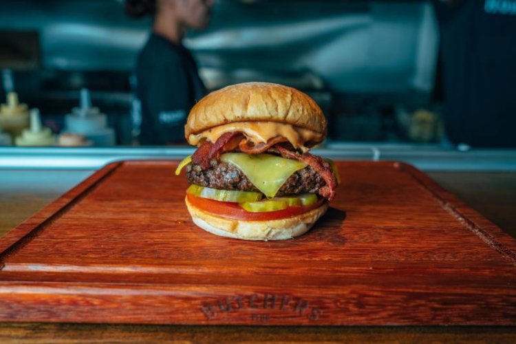 Rock-Hard Buns: The Butchers Club&#039;s Michelin-Approved, Dry-Aged Burger 