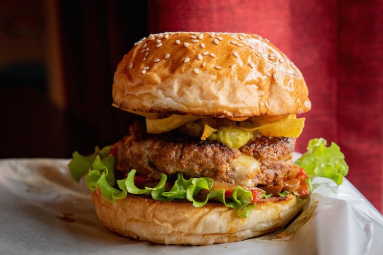 Burger Lovers Card: Burgers and Free Beer Now Available at Jiaodaokou Favorite Hangout Side Street