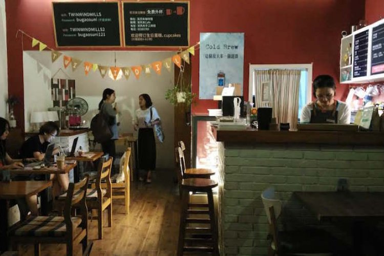 Liudaokou Cafe Twin Windmills Gives Students Their Sugar Fix