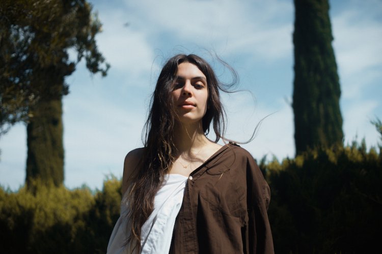 Acclaimed Songstress Julie Byrne’ Talks Carrying on Her Father’s Musical Legacy Ahead of Feb 6 DDC Gig 