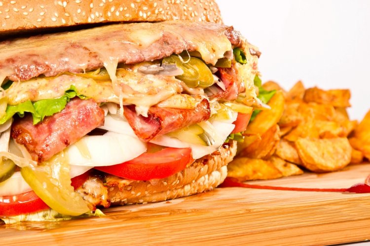 Eat this Burger in 30 minutes or less and it’s Free