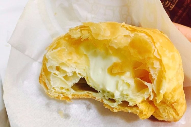 Street Eats: Boost Your Mood with Sugary Cream Puffs at Chex Choux