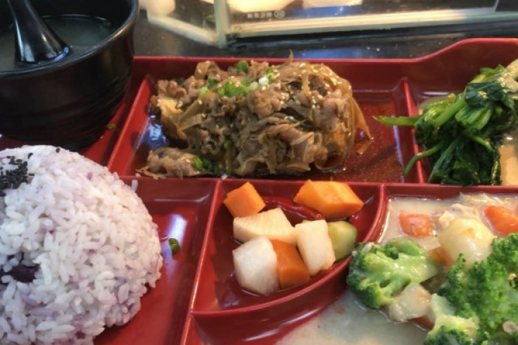 Cheap Bento-Box Lunch Sets at Meishiya