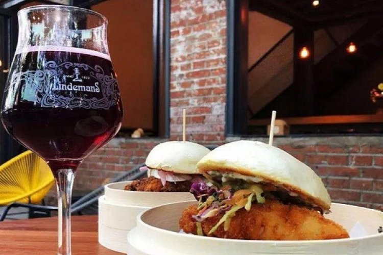 Rock-Hard Buns: Delicious Bao and Beer at Modern Brasserie De Refter