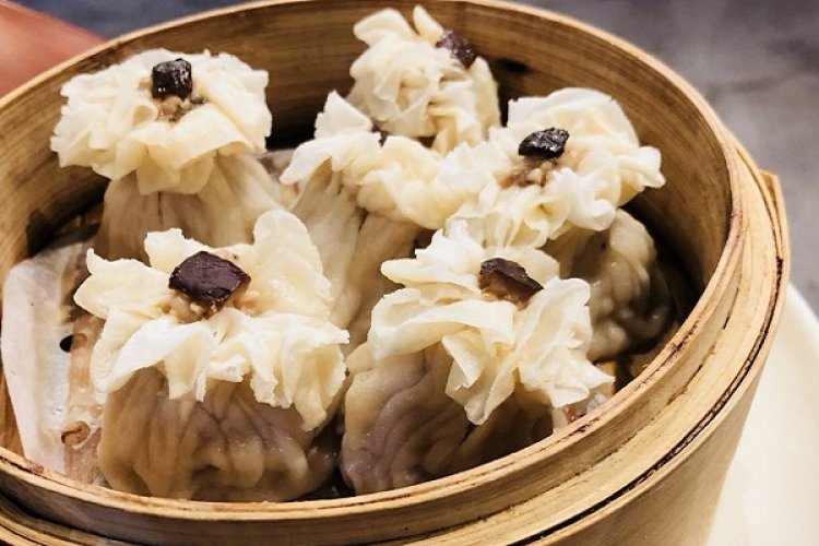 Try the Shaomai, Not the “Choke Surface” Noodles at Sansheng Shide