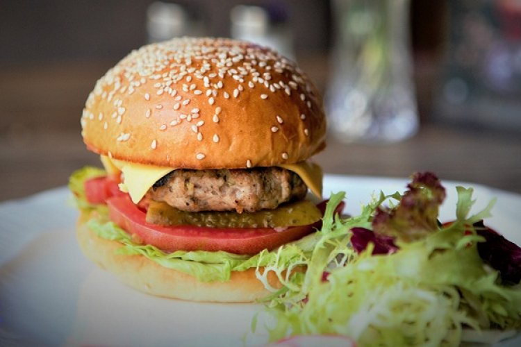 Burger Brief: Beef Burger WIth A Healthy Twist and Craft Brews at Drunk Bar