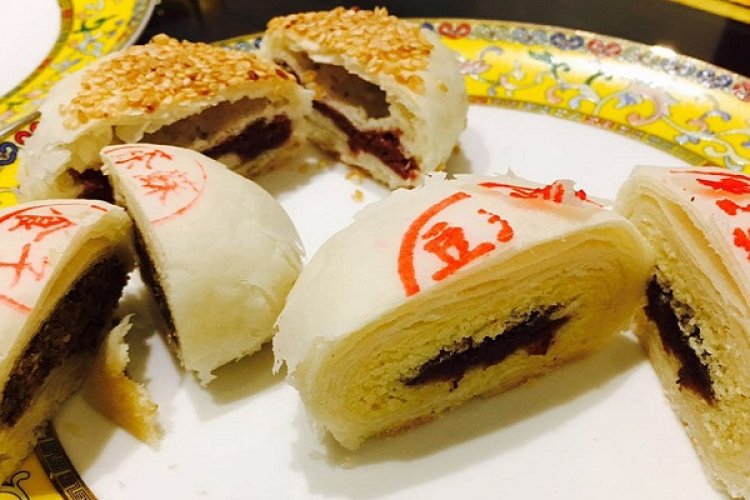 Fuhuazhai Chinese Pastry Shop Brings us to Qing Dynasty with Traditional Royal Manchu Taste 