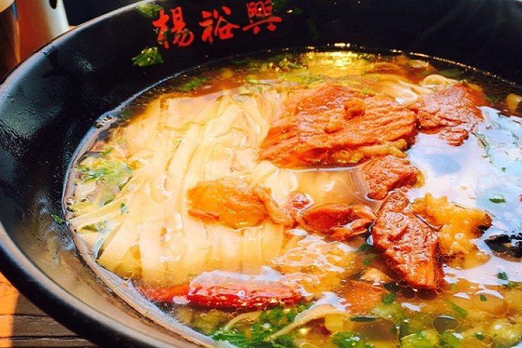 Time-Honored Yangyuxing Hunan Noodle Shop Serves Spicy Noodles and Stinky Tofu to Warm You Up