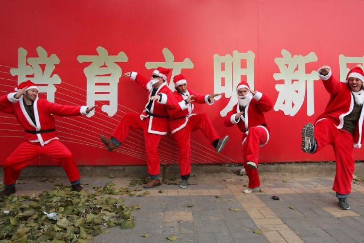 R1 &quot;My Reindeer Understand Chinese Airspace Regulations&quot; Saint Nick Reveals All Ahead of Santacon, Dec 7