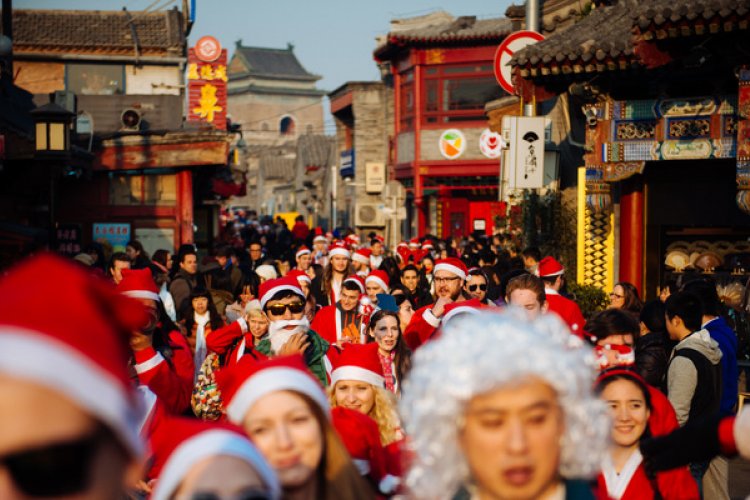 嚯, 嚯, 嚯! How Santa Claus Came to China