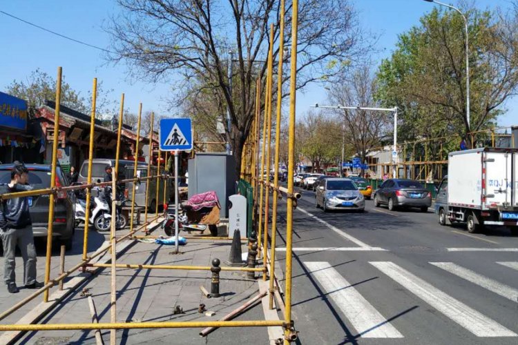 Yonghegong Dajie Hit With Yet Another Round of Scaffolding