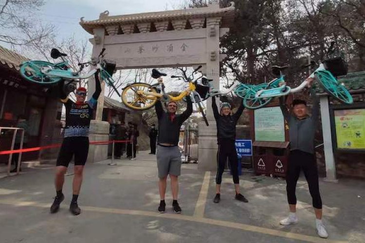 Meet the Men Who Took On the Mighty Mobike Miaofengshan Challenge, a 120km Sharebike Ride