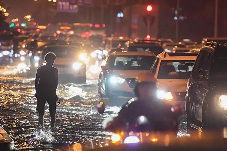 Thunderstorm With a Silver Lining: Beijing Downpour Disrupts Flights, Brings Much Needed Cool-Down 