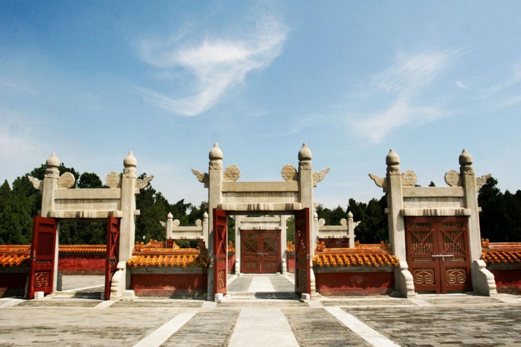 Tooling Around the Tans: Exploring Beijing&#039;s Temples of Earth, Sun &amp; Moon