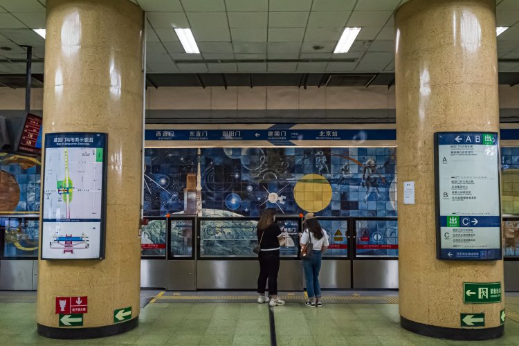 Subway Art: the Murals of Beijing&#039;s Subway Line 2