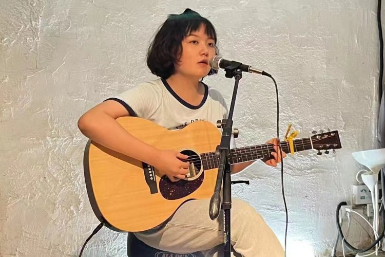 Cozy Up to the Soothing, Folksy Tunes of Beijing Native Hazel Shang