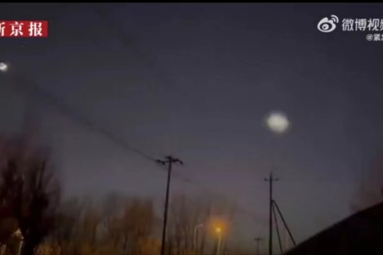 UFO Sighting Over Beijing Trending on Weibo Could Be SpaceX Rocket