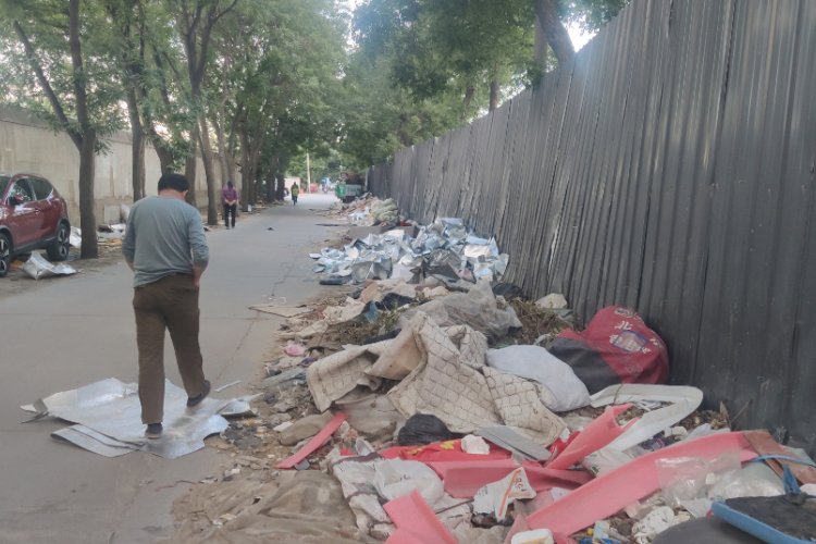 Wudian Road: The Boulevard of Broken Rubbish Bags, The Limbo of The Forsook Responsibility