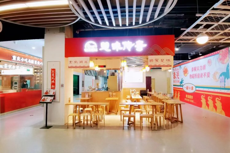 A Noodle Restaurant That Gives Puppies Free Bones
