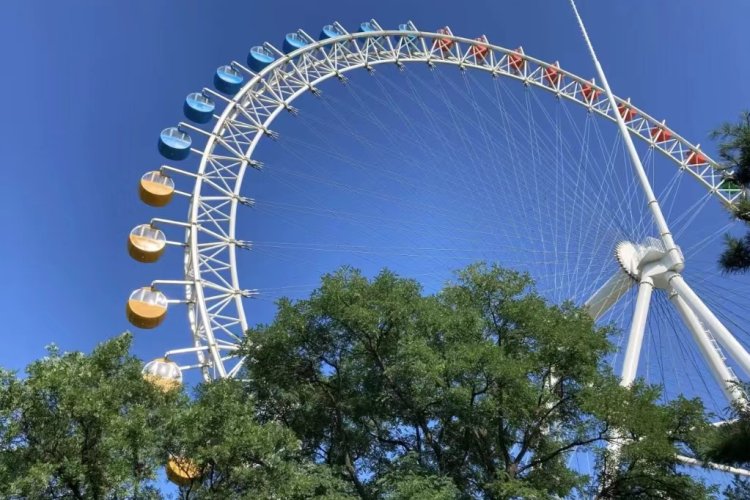 Snap a Picture With the Ferris Wheel At Longtan Zhonghu Park!