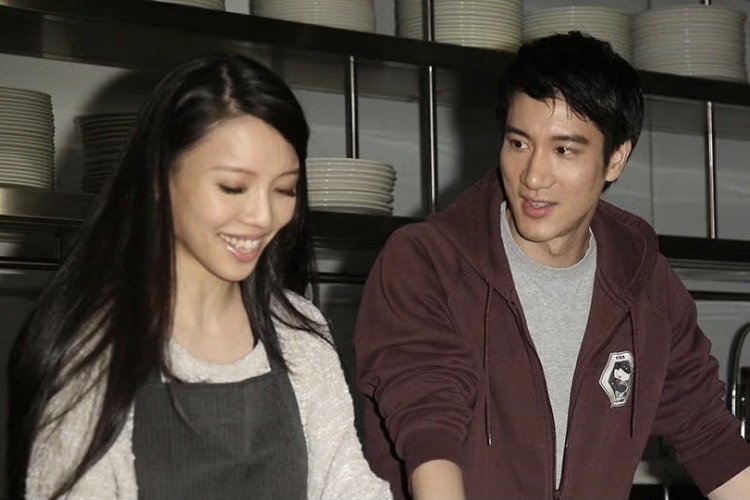 Singer Leehom Wang Responds to Rumors of Him Cheating on his Ex-wife 