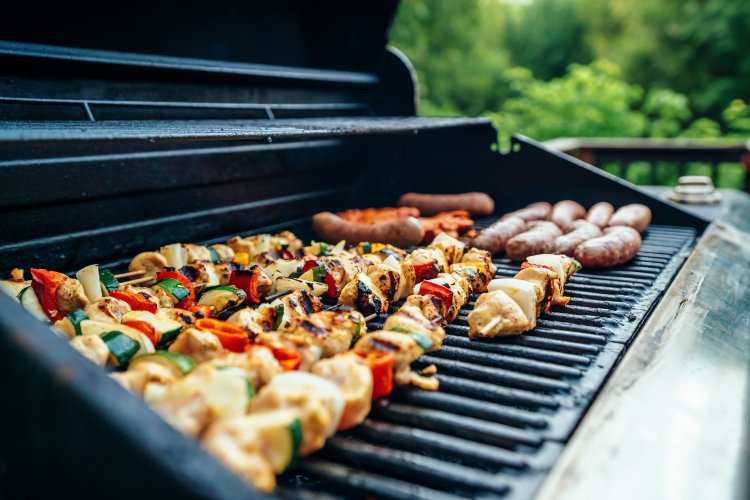 Bring BBQ to Your Door with These Delivery Services and Sets