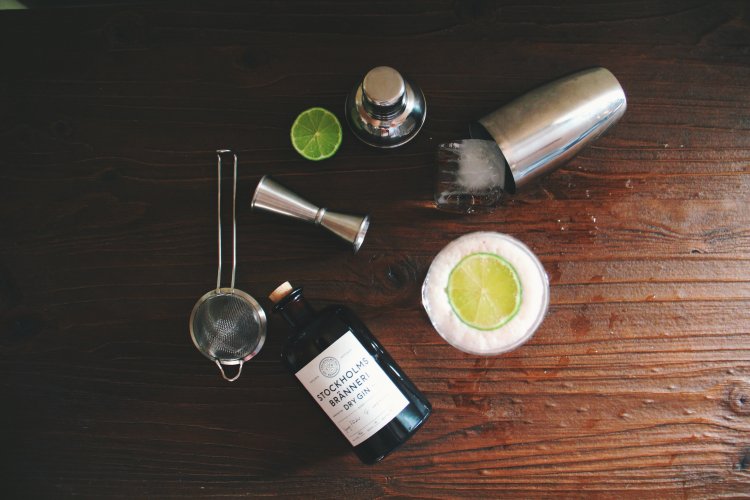 Enjoy Cocktails on the Couch With These DIY Cocktail Kits
