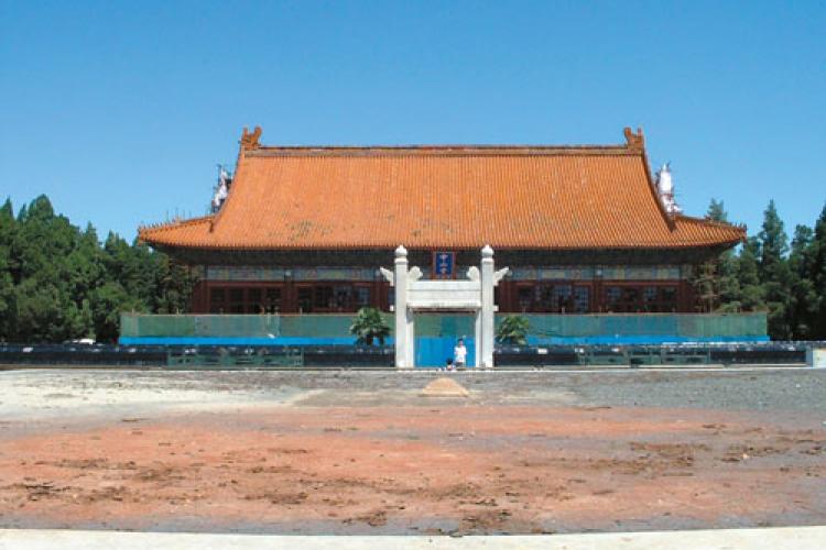 Heavenly Temples: Tripping Around the Altars of Altered Beijing