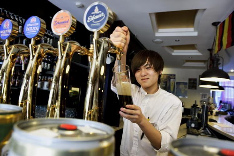 Wonderbräu: Newest German Tap House Opens in International Wonderland