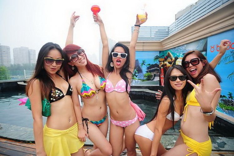 In the Gallery: Summer Festivals and Parties