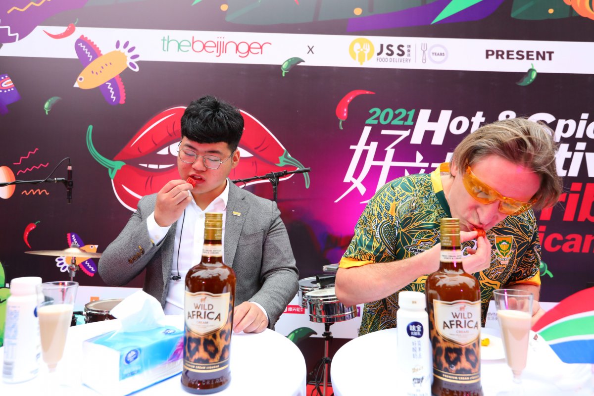 Many lips were burned, but the contestants made it through alive!