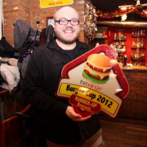 BurgerCup_Home_Plate02