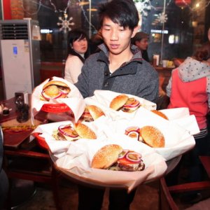 BurgerCup_Home_Plate03