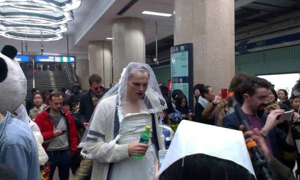 subway_halloween_party_beijing5.jpg