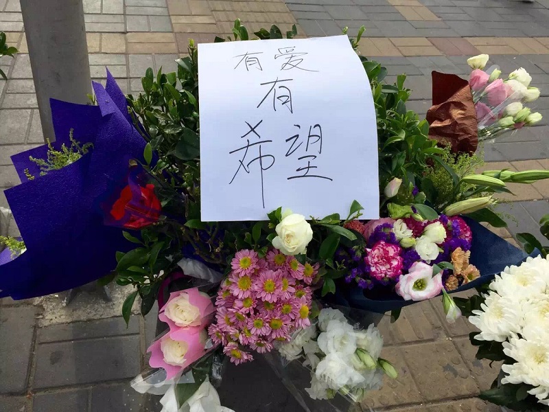 Flower Memorials at Site of Sanlitun Stabbings Regularly Cleared Away by Security