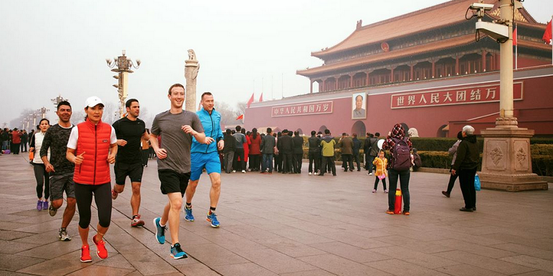 Zuckerberg Shows How Much He Loves China By Running in AQI 337 Air Without a Mask