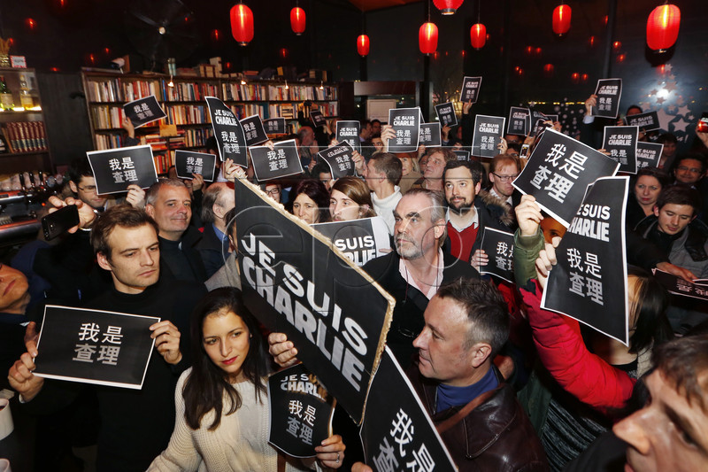 Foreign Journalists Hold &#039;I Am Charlie&#039; Vigil in Beijing Following Paris Attacks