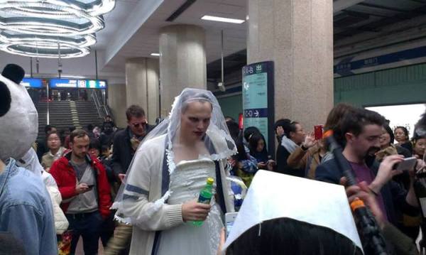 Beijing Says &#039;Boo&#039; to Halloween Costumes on the Subway