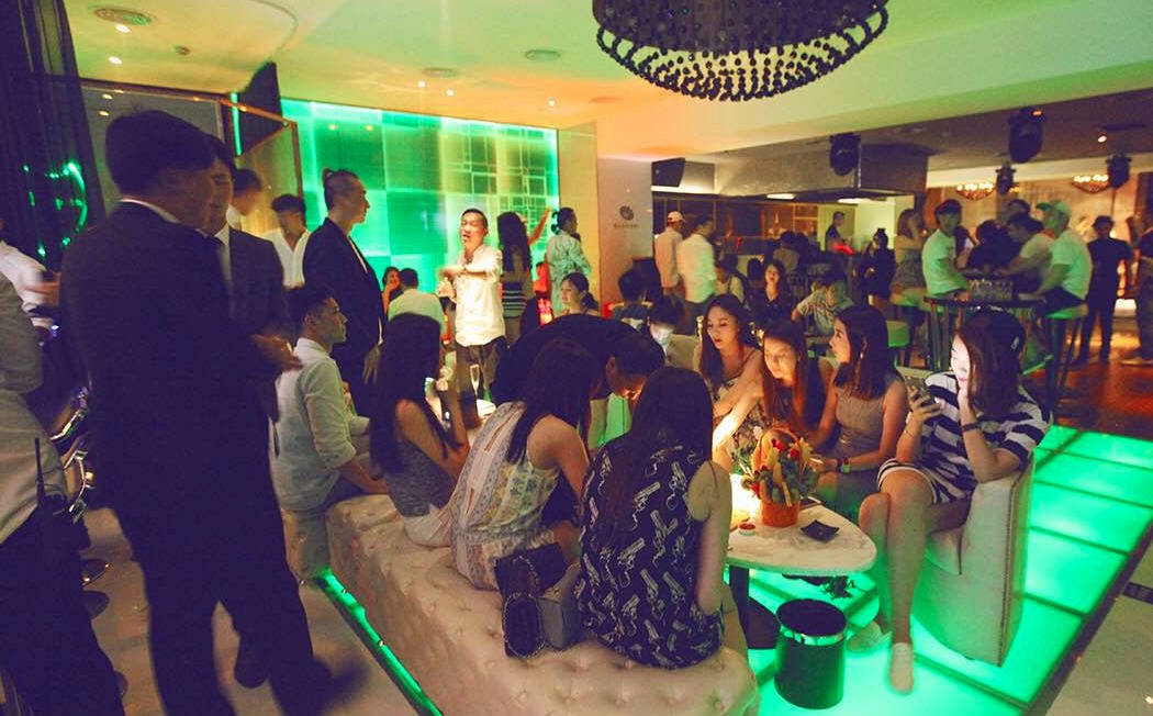 Click Click Boombar, Luxury Hip Hop in Sanltun