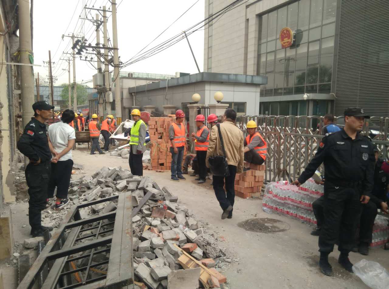 Fangjia to be Bricked Up Later this Week, Jiaodaokou Toutiao Currently Being Bricked Up, Xingfucun Knocked Down