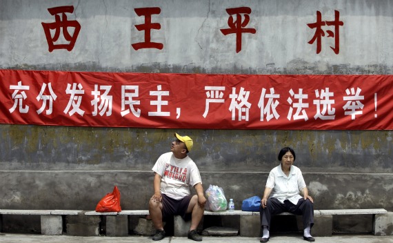 Beijing Scholar Criticizes Red Chinese-Character Banners Throughout City 