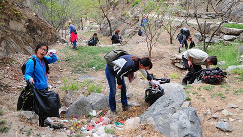 Cleaning out The Great Wall: Join Beijing Hikers in Earth Day Clean Up at the Great Wall