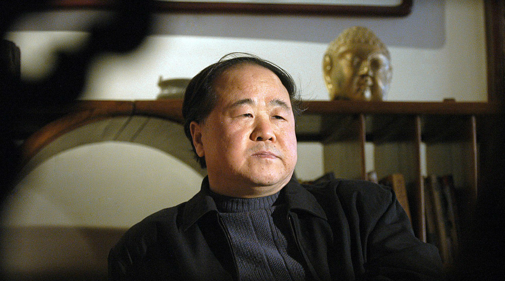 Nobel Literature Prize Winning Mo Yan Hops Into Frog