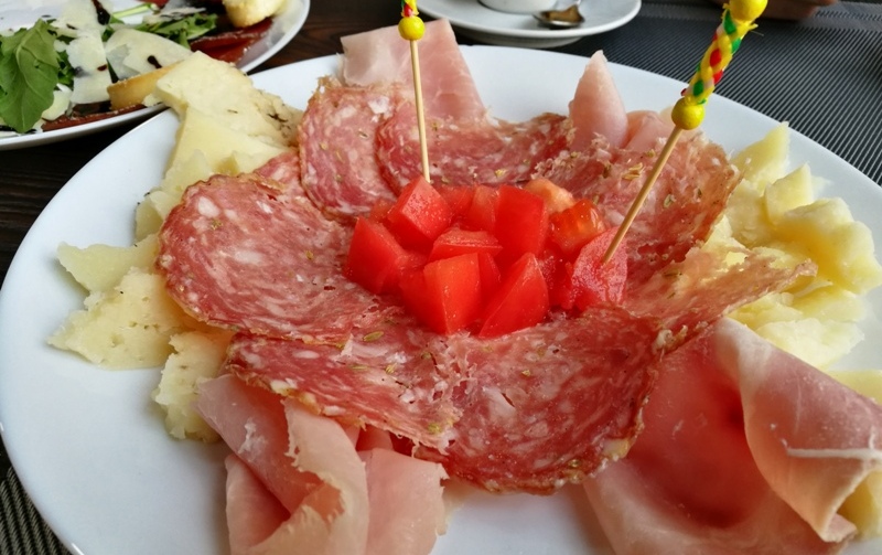 Lolo's Italian Club Settles Into Jianwai Soho Venue Space With Homestyle Italian Fare Lolo's Italian Club Settles Into Jianwai Soho Venue Space With Homestyle Italian Fare