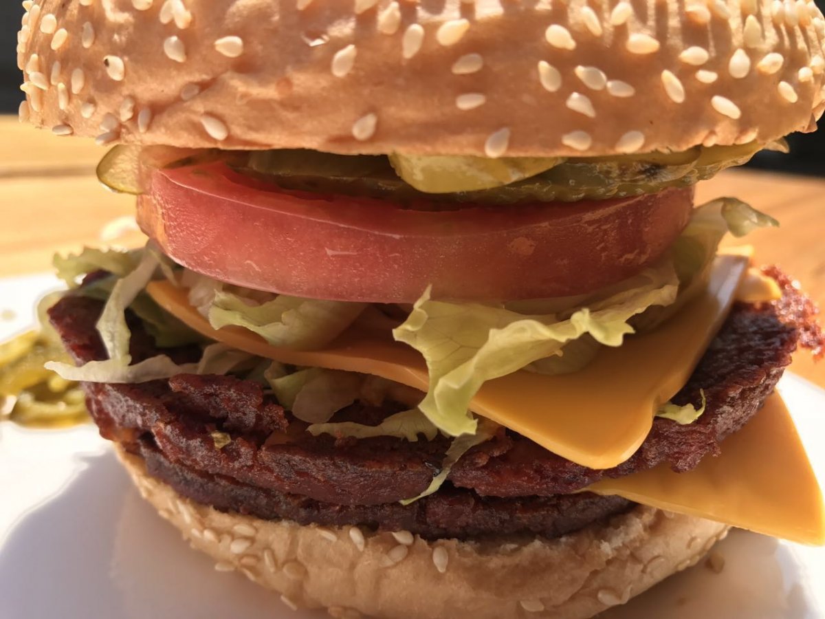 Burger Brief: Beloved Lebanese Expat Dirkan Bounces Back to Serve Vegan Burgers at Plan B