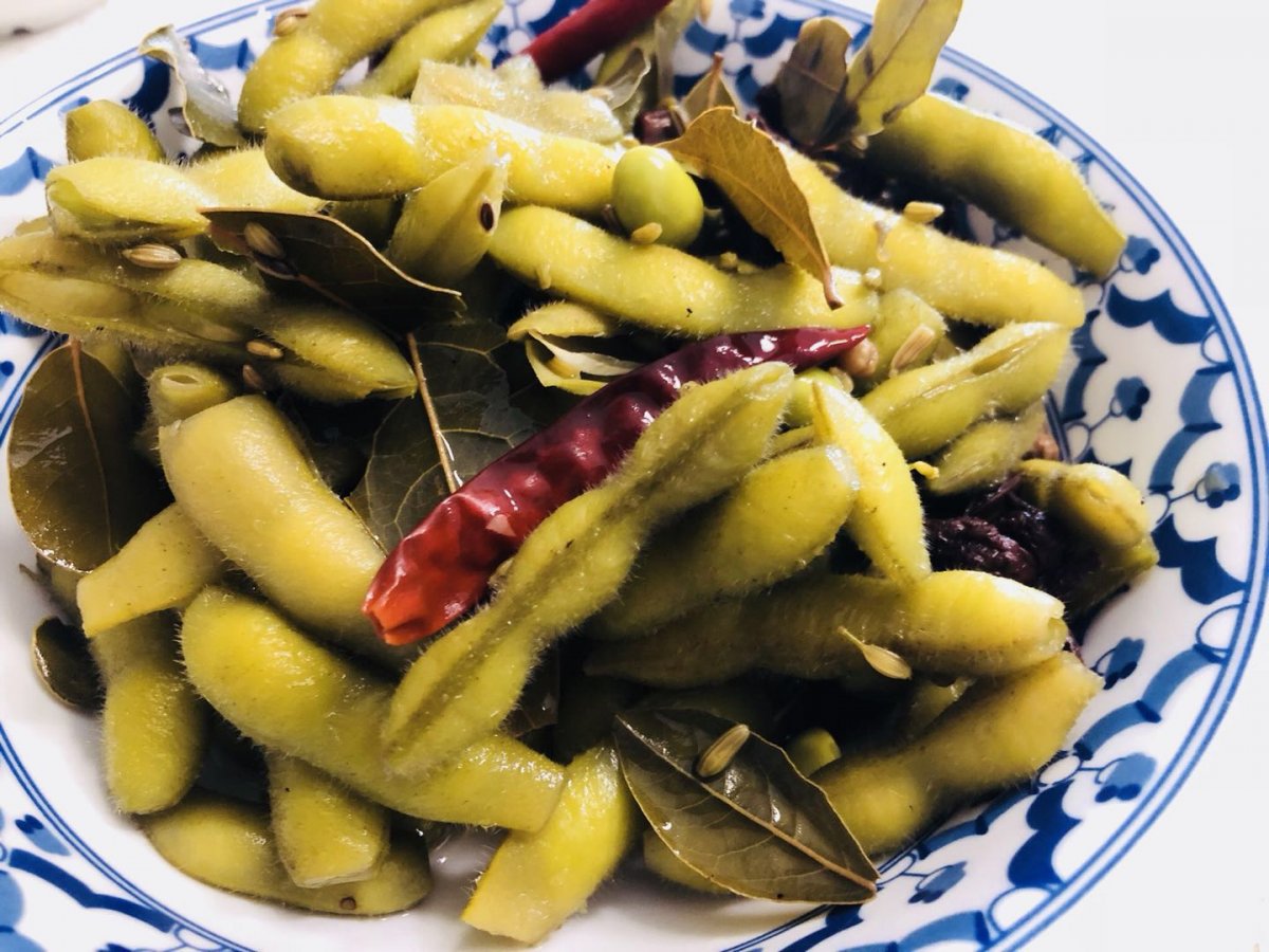 How to Make Finger Lickin&#039; Good Spiced Edamame at Home