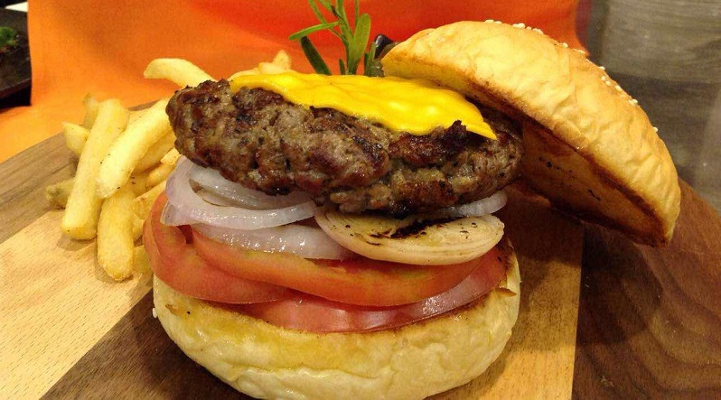 Burger Brief: Eudora Station&#039;s Canadian Grilled Beef Sirloin Burger