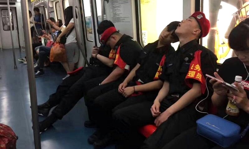 Eating, Manspreading, and Hawking Goods on Beijing Subway Join List of &quot;Uncivilized&quot; Behaviors